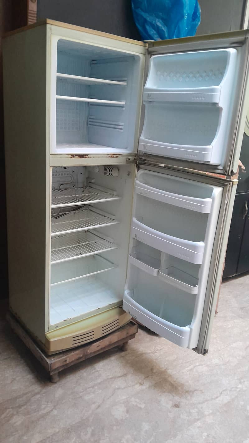 Pel Refrigerator/Fridge Medium Size, 100% Working Condition , No Fault 2