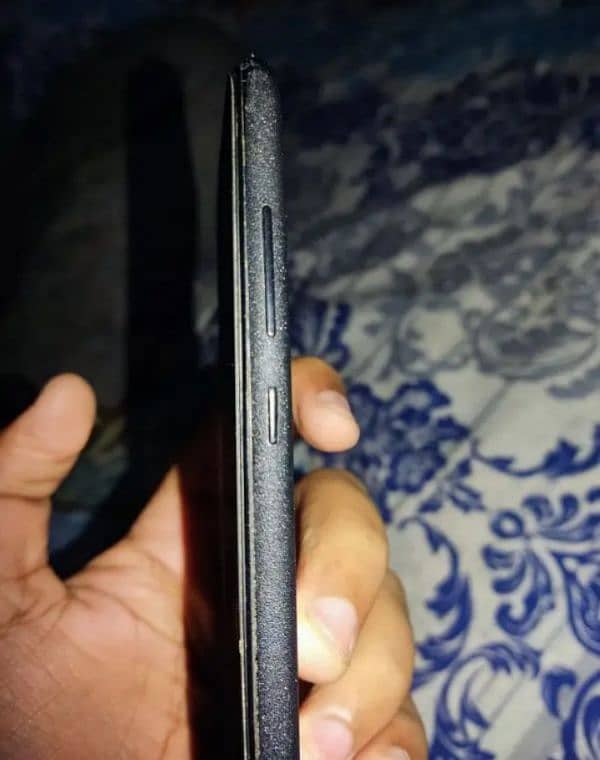 mate 10 lite all okay sim nahi chalti bus baki sub kuch bahtreen 1