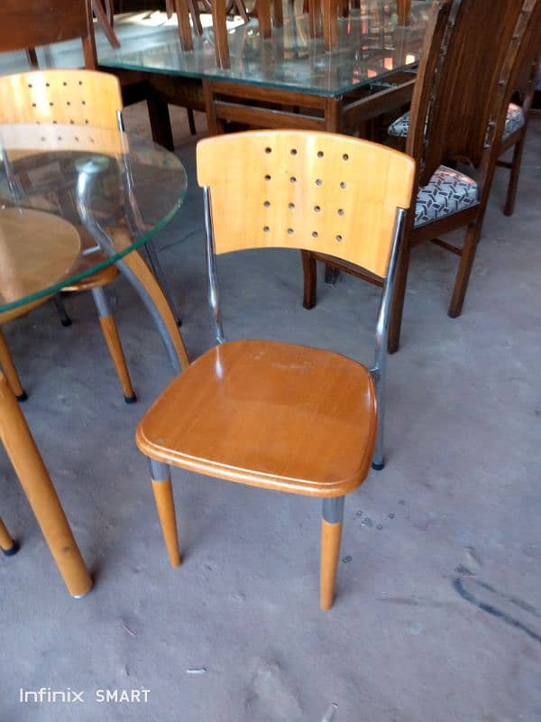 4 CHAIRS DINING TABLE WITH GOOD FINISHING 3