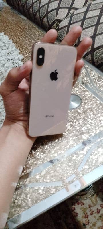 iphone xs gold 10/10 bettry 76 condition time pass dur rhe 1