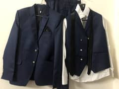 Neavy blue three piece suit