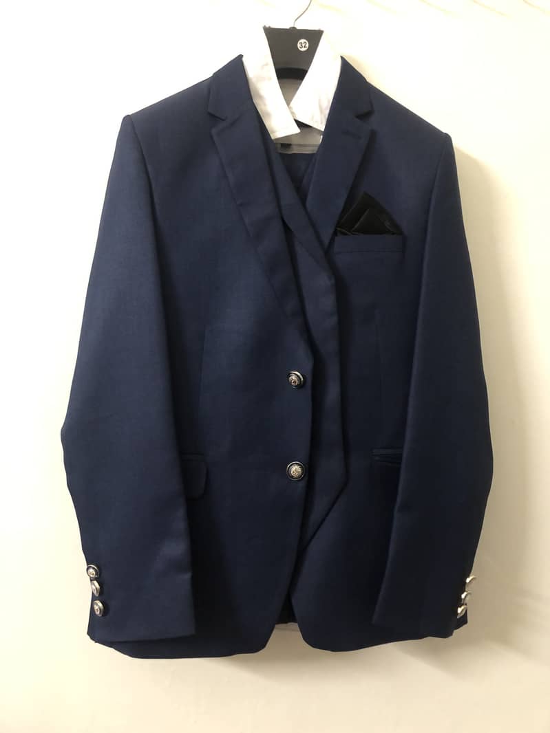 Neavy blue three piece suit 2