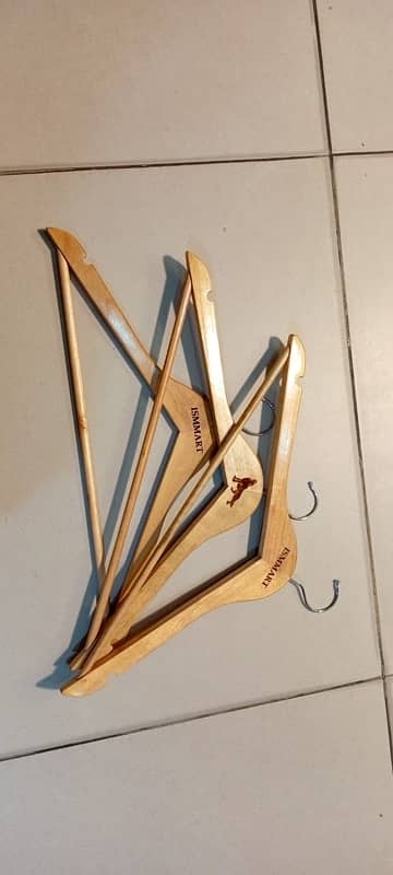 wooden hangers for clothes 1