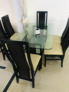 Elegant 6-Seater Dining Table – Like New!