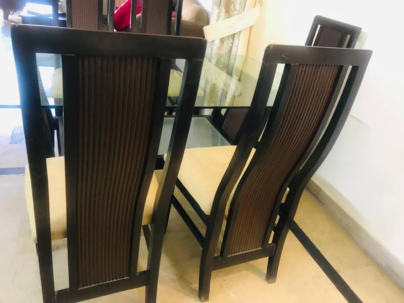 "Elegant 6-Seater Dining Table – Like New!" 2