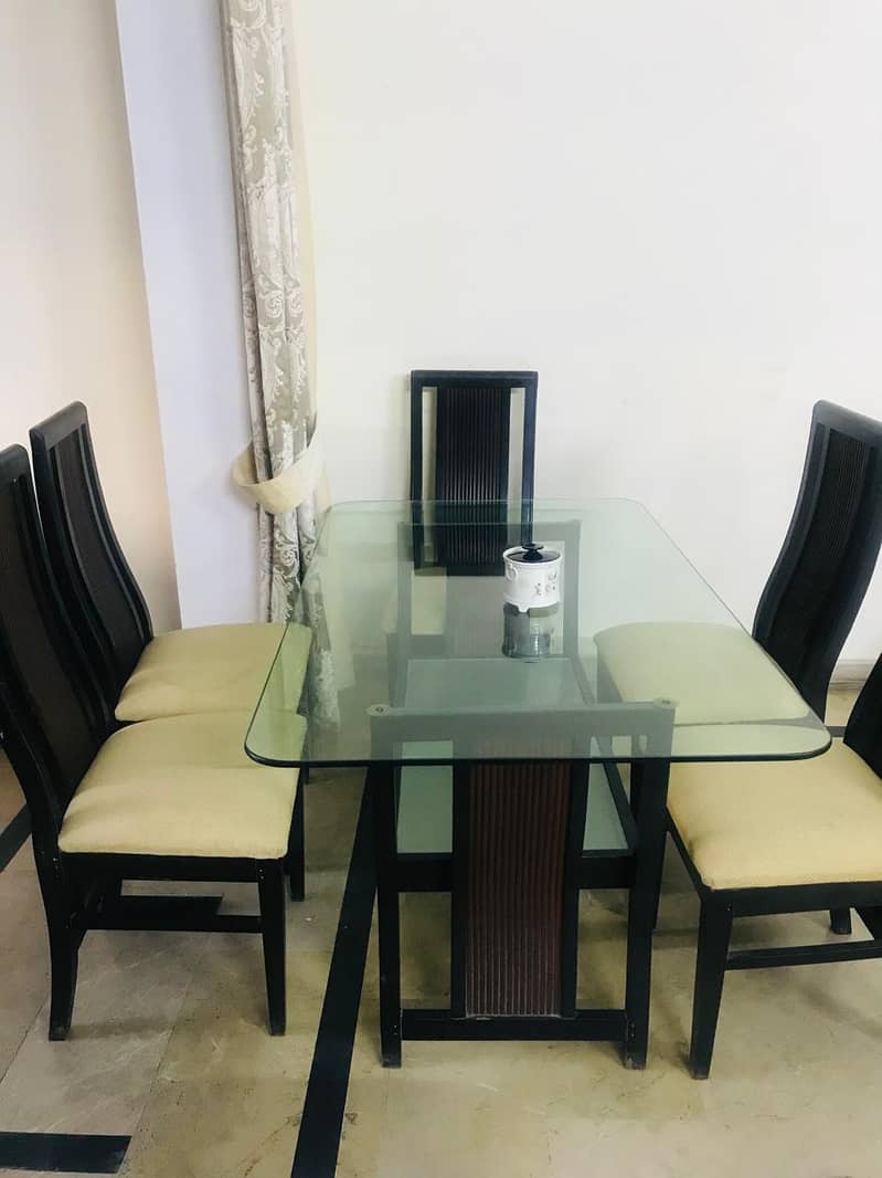 "Elegant 6-Seater Dining Table – Like New!" 4