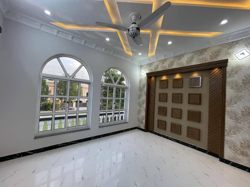 Five Marla Non-Furnished Brand New House For Sale In Bahria Town, Lahore. 4