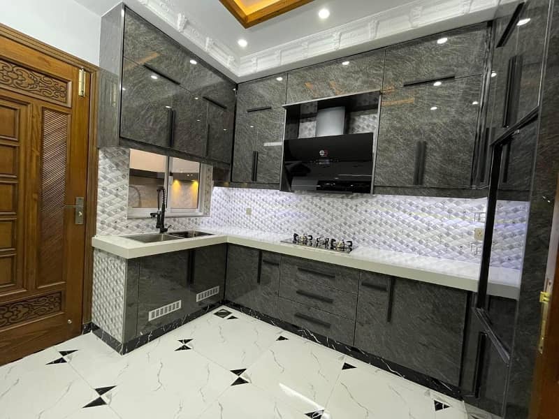 Five Marla Non-Furnished Brand New House For Sale In Bahria Town, Lahore. 12