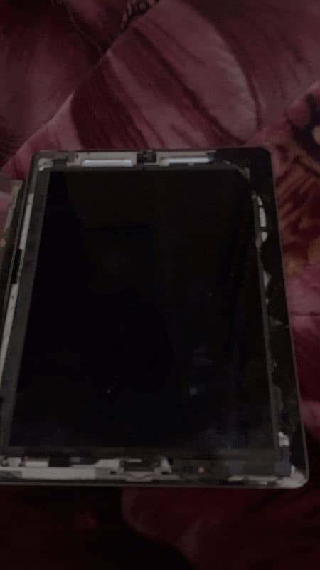 only lcd broken touch is working 16 GB iPad 2 only screen damage 2