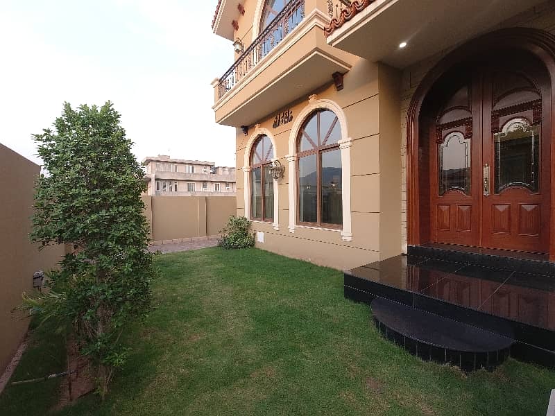 Prime Location 1 Kanal House In D-12/4 Is Available For Sale 9