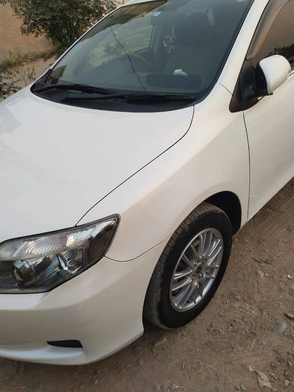 Toyota Corolla Axio 2010 Pearl White 9