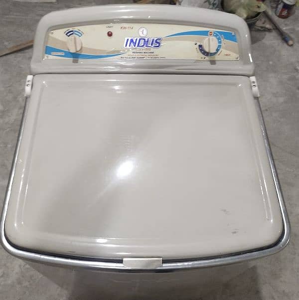 Indus full size washing machine 0