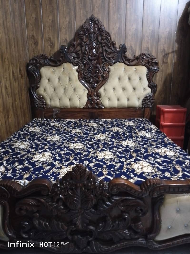 Elegant Bed & Dressing Table Set 0