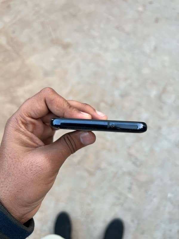 LG G8x thinq 6/128 back broken 9/10 1