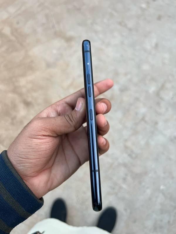 LG G8x thinq 6/128 back broken 9/10 3