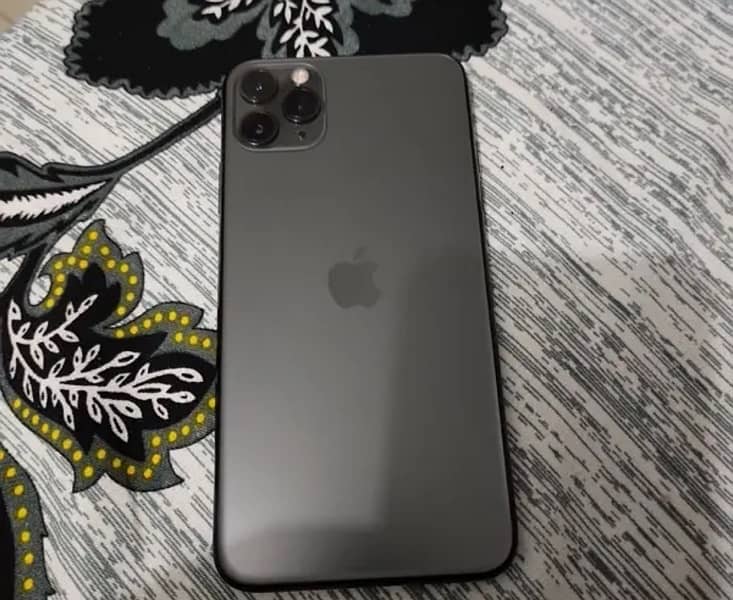 iPhone 11 Pro Max 1