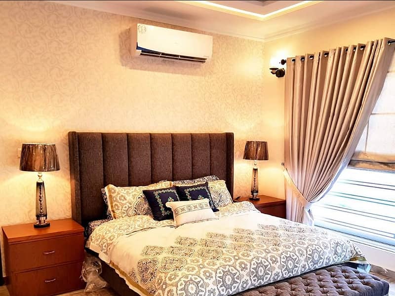 Par Day short time One BeD Room apartment Available for rent in Bahria town phase 4 and 6 empire Heights 2 Family apartment 0