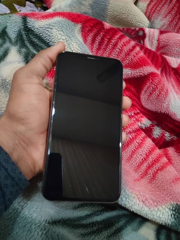 Apple iphoen Xs Max Pta with box All okay with good condition. 1