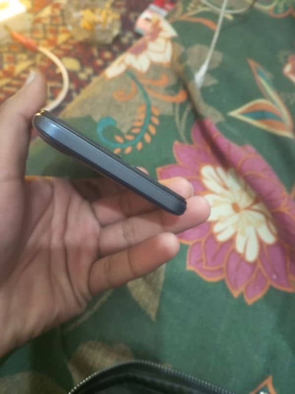 urgent sale. . . . Tecno spark 8c 4/64 gb memory. . . . Sirf mobile ha. . . 6