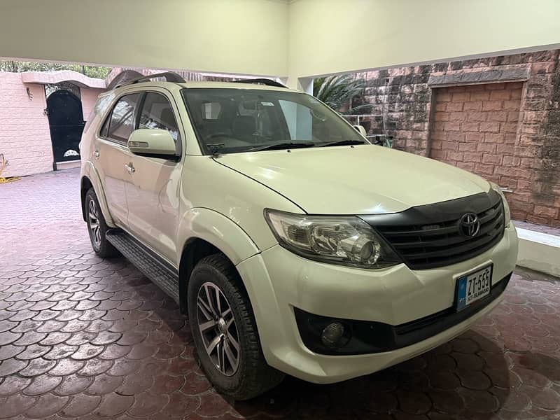 Toyota Fortuner 2014 1