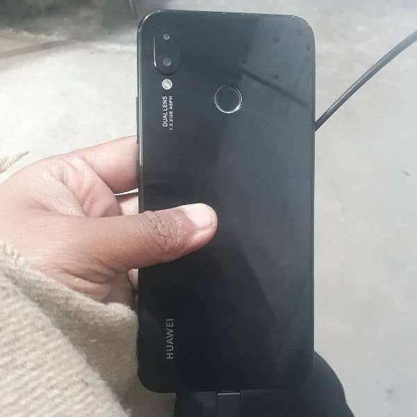 huawei nova 3i    4gb_128gb . . 0