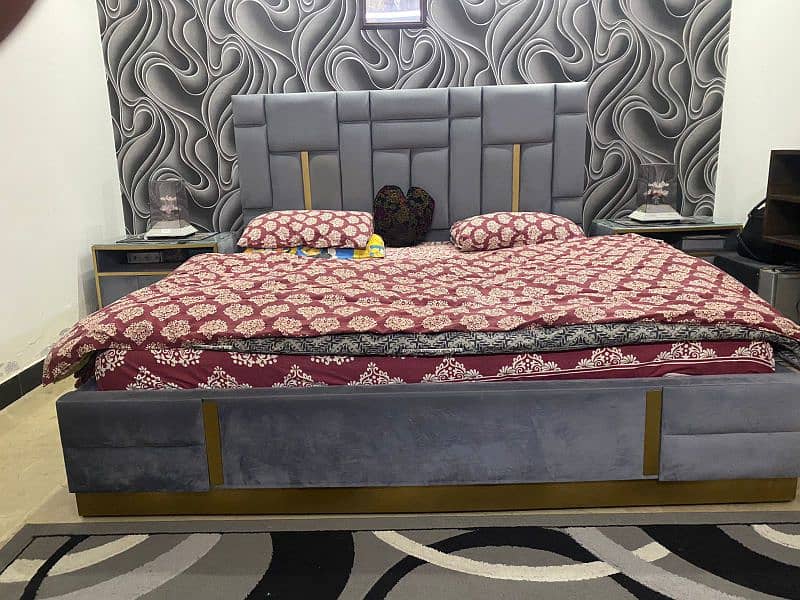 King size bed with side tables Dressing Table & Cupboard 0