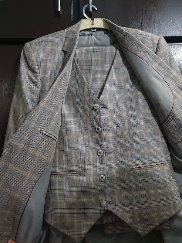 3 piece suits in Good Condition 7