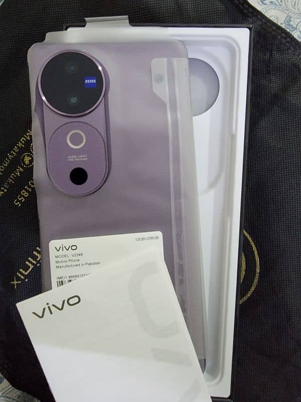 Vivo V40 12/256 just box opened not sim inserted 1