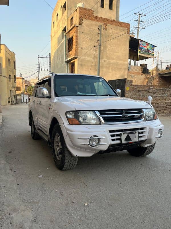 Mitsubishi Pajero 4