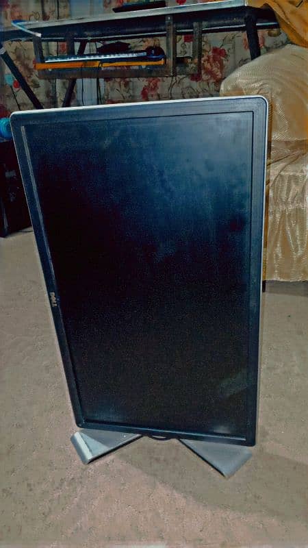 Dell IPS 24 Inch LCD 5