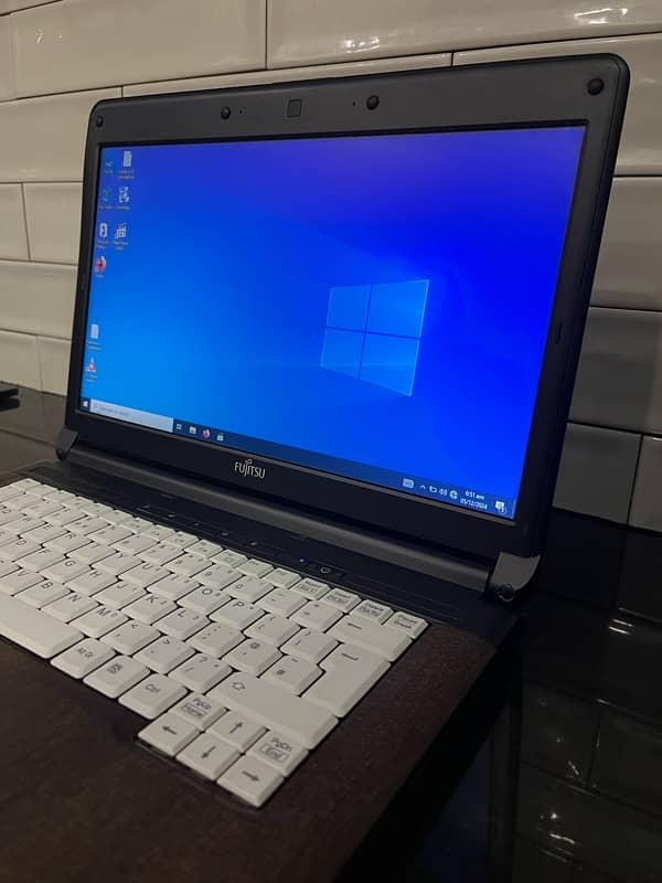 Fujitsu Laptop 0