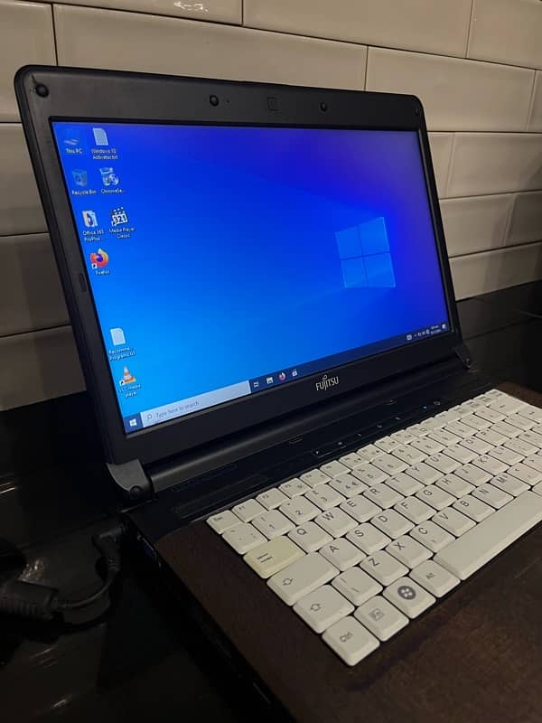 Fujitsu Laptop 7