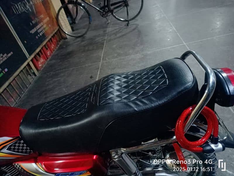 125cg 2022 model  seat 0