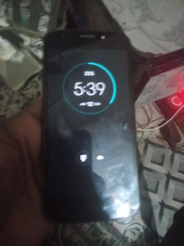 moto e5 condishn 10/8 koi kharabi nh aal ok he 1