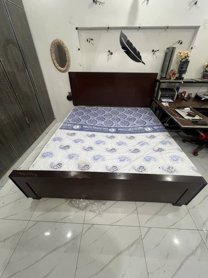 Like New Double bed with mattress 6x6.5ft delivery available Lahore 4