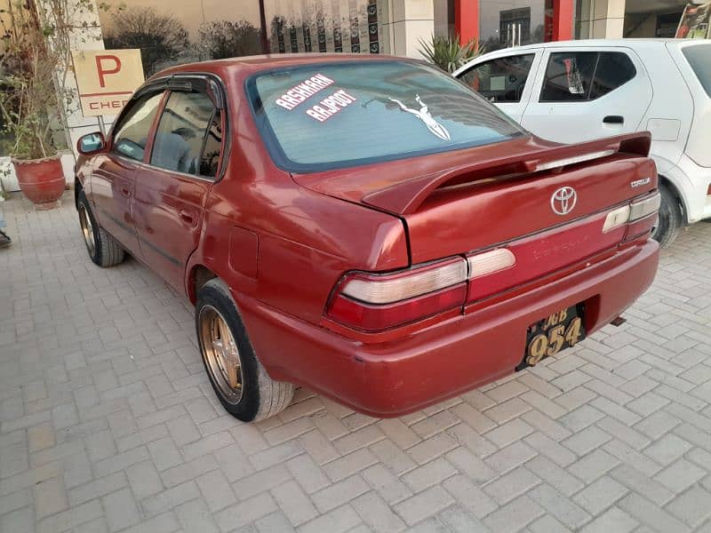 Toyota Corolla XE 2000 5