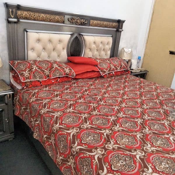 Bed Set with show case and dressing table 7