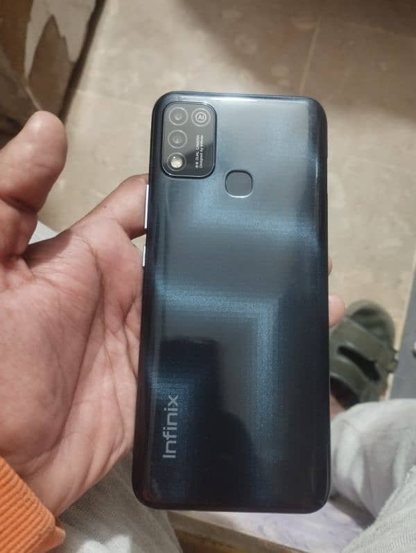 Infinix Hot 11 play minor glass break but working perfectly only glass 0