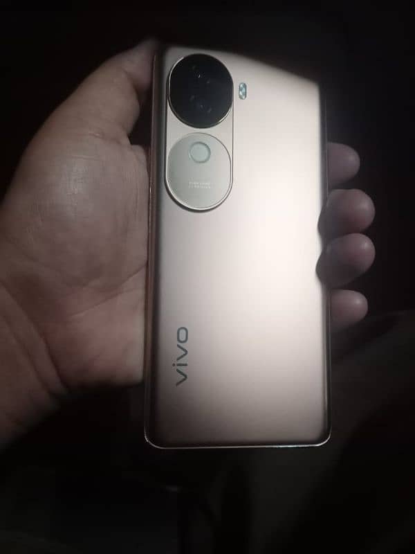 VIVO V 40 e 5 G 1