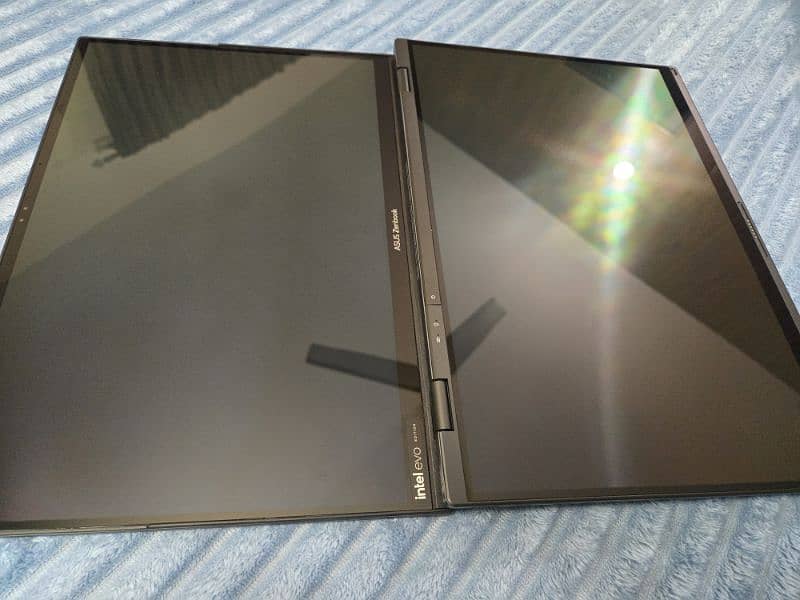 ASUS Zenbook DUO (2024) 2