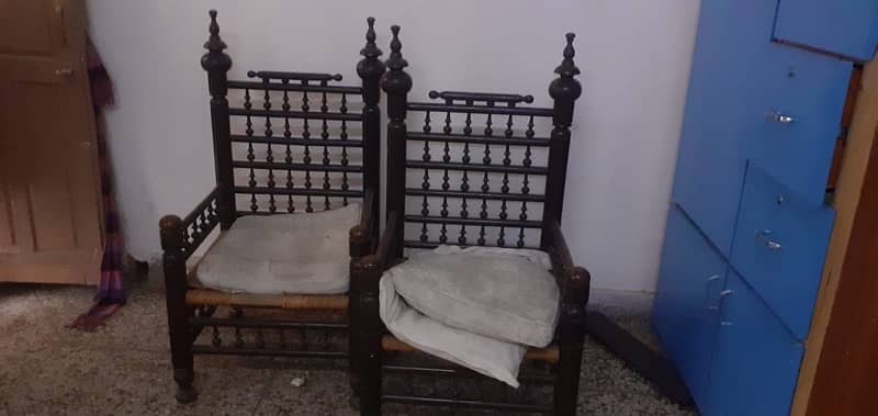 Traditional 2 sofa's 1