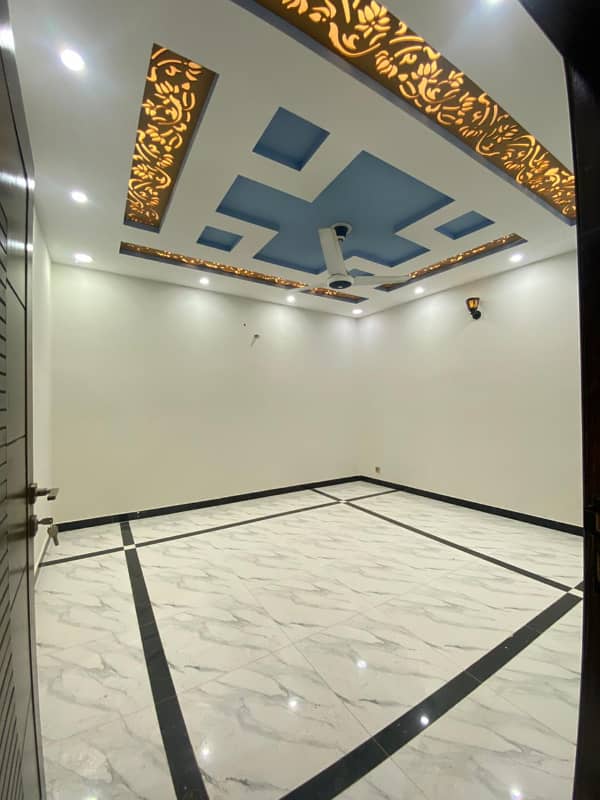 "Spacious & Well-Ventilated Basement with Windows & Open-Air Spaces & Park facing for Rent in Bahria Enclave!" 2