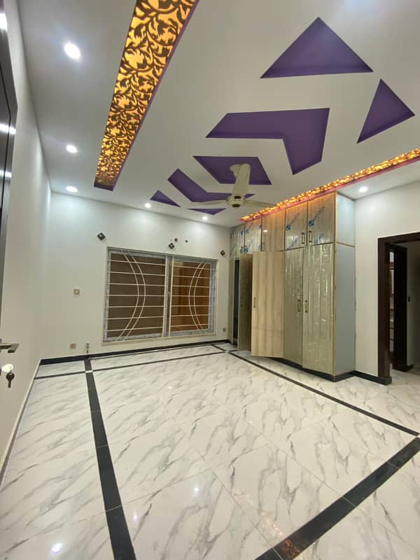 "Spacious & Well-Ventilated Basement with Windows & Open-Air Spaces & Park facing for Rent in Bahria Enclave!" 7