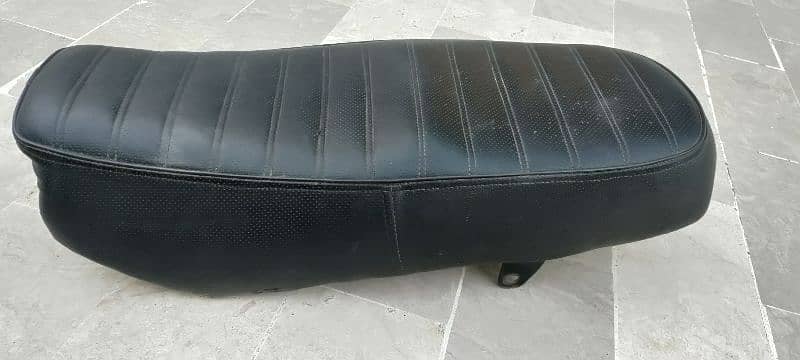 Suzuki GS150 Original Seat in Good Condition 0