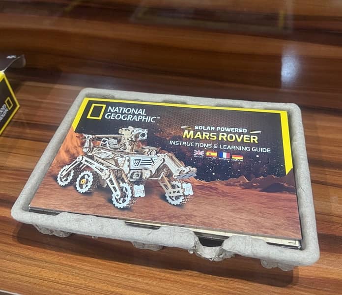 National Geographic Solar Mars Rover kit (new) 1