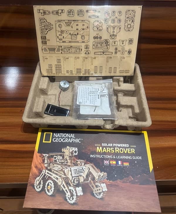 National Geographic Solar Mars Rover kit (new) 2