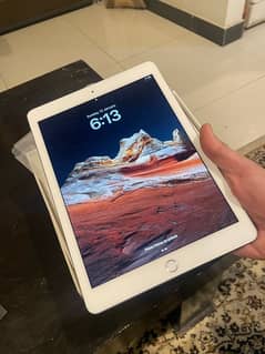 Almost New iPad Pro 128 GB box 2016