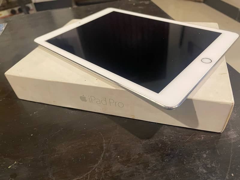 Almost New iPad Pro 128 GB box 2016 1