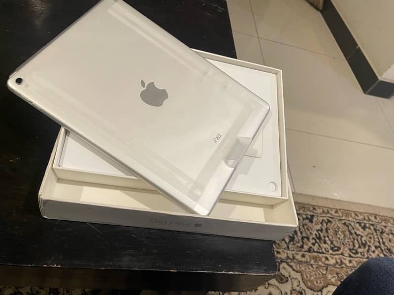 Almost New iPad Pro 128 GB box 2016 4