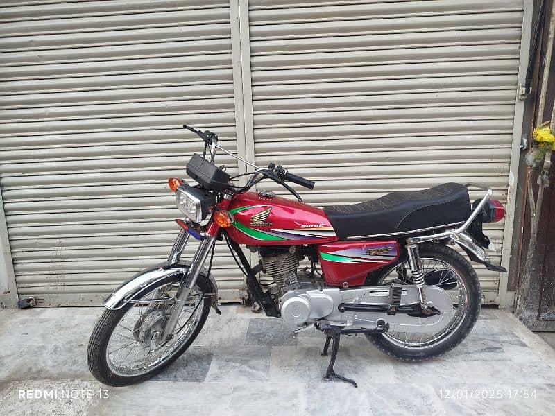 honda 125 bahawalpur ka number pori genuine bike(25,30) Pai lay gay hn 0